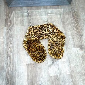 Leopard print 🐆, small scarf, never been worn🙂